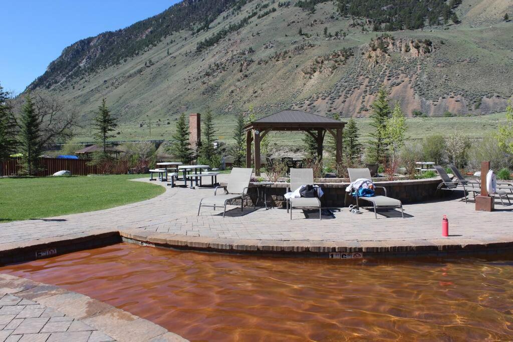 Bison Lodge - Lg Home - 2 Bedrooms - Less Than 5 Miles To Yellowstone North Entrance, Sleeps Up To 8 Gardiner Ngoại thất bức ảnh