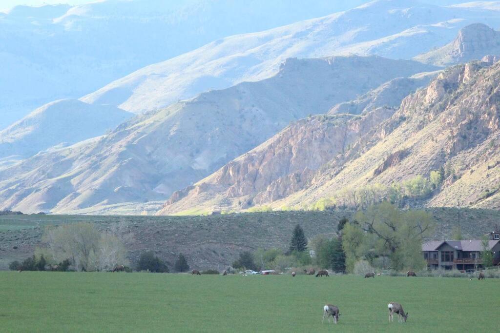 Bison Lodge - Lg Home - 2 Bedrooms - Less Than 5 Miles To Yellowstone North Entrance, Sleeps Up To 8 Gardiner Ngoại thất bức ảnh