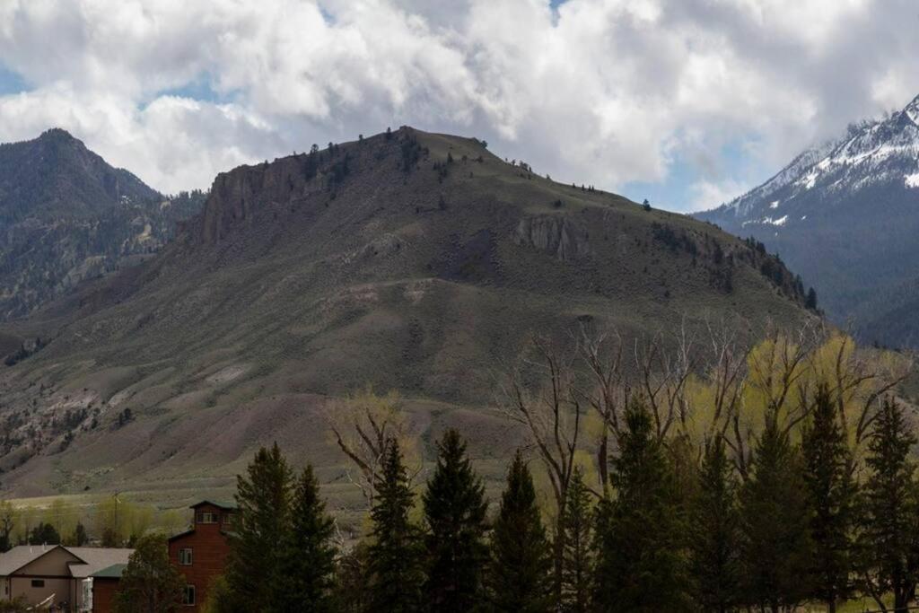 Bison Lodge - Lg Home - 2 Bedrooms - Less Than 5 Miles To Yellowstone North Entrance, Sleeps Up To 8 Gardiner Ngoại thất bức ảnh