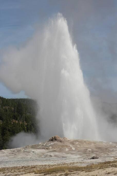 Bison Lodge - Lg Home - 2 Bedrooms - Less Than 5 Miles To Yellowstone North Entrance, Sleeps Up To 8 Gardiner Ngoại thất bức ảnh