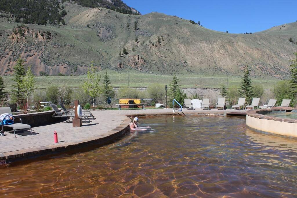 Bison Lodge - Lg Home - 2 Bedrooms - Less Than 5 Miles To Yellowstone North Entrance, Sleeps Up To 8 Gardiner Ngoại thất bức ảnh