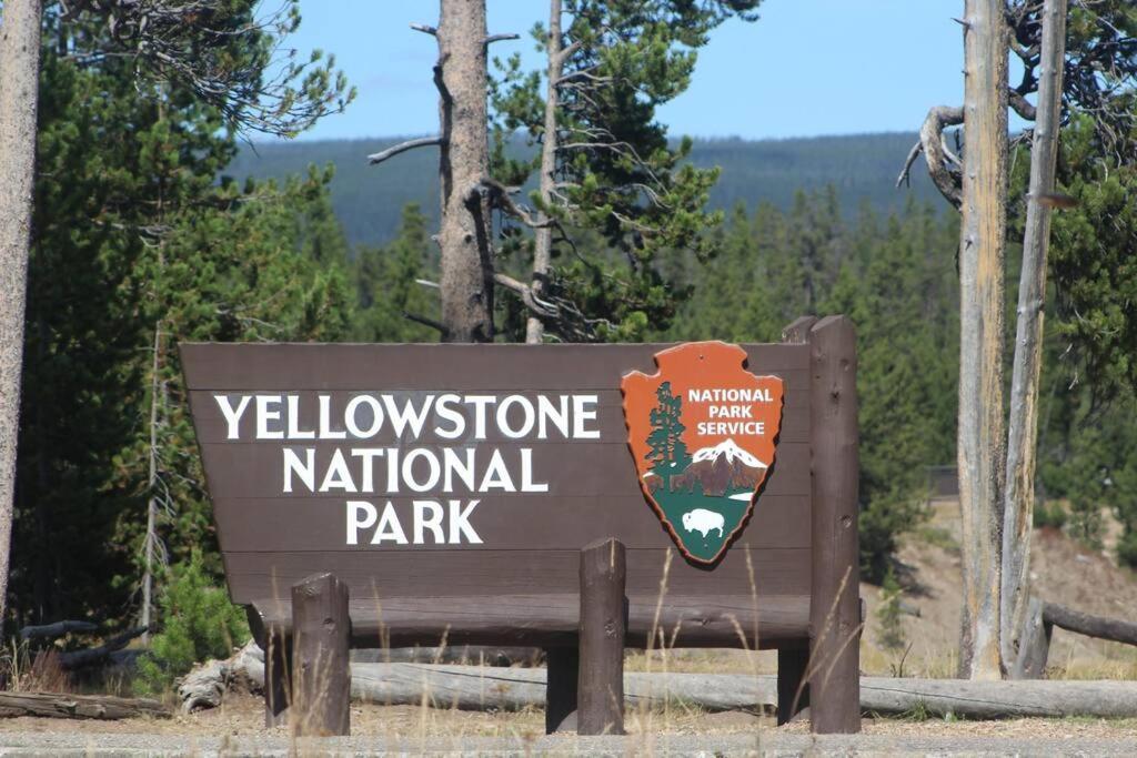 Bison Lodge - Lg Home - 2 Bedrooms - Less Than 5 Miles To Yellowstone North Entrance, Sleeps Up To 8 Gardiner Ngoại thất bức ảnh