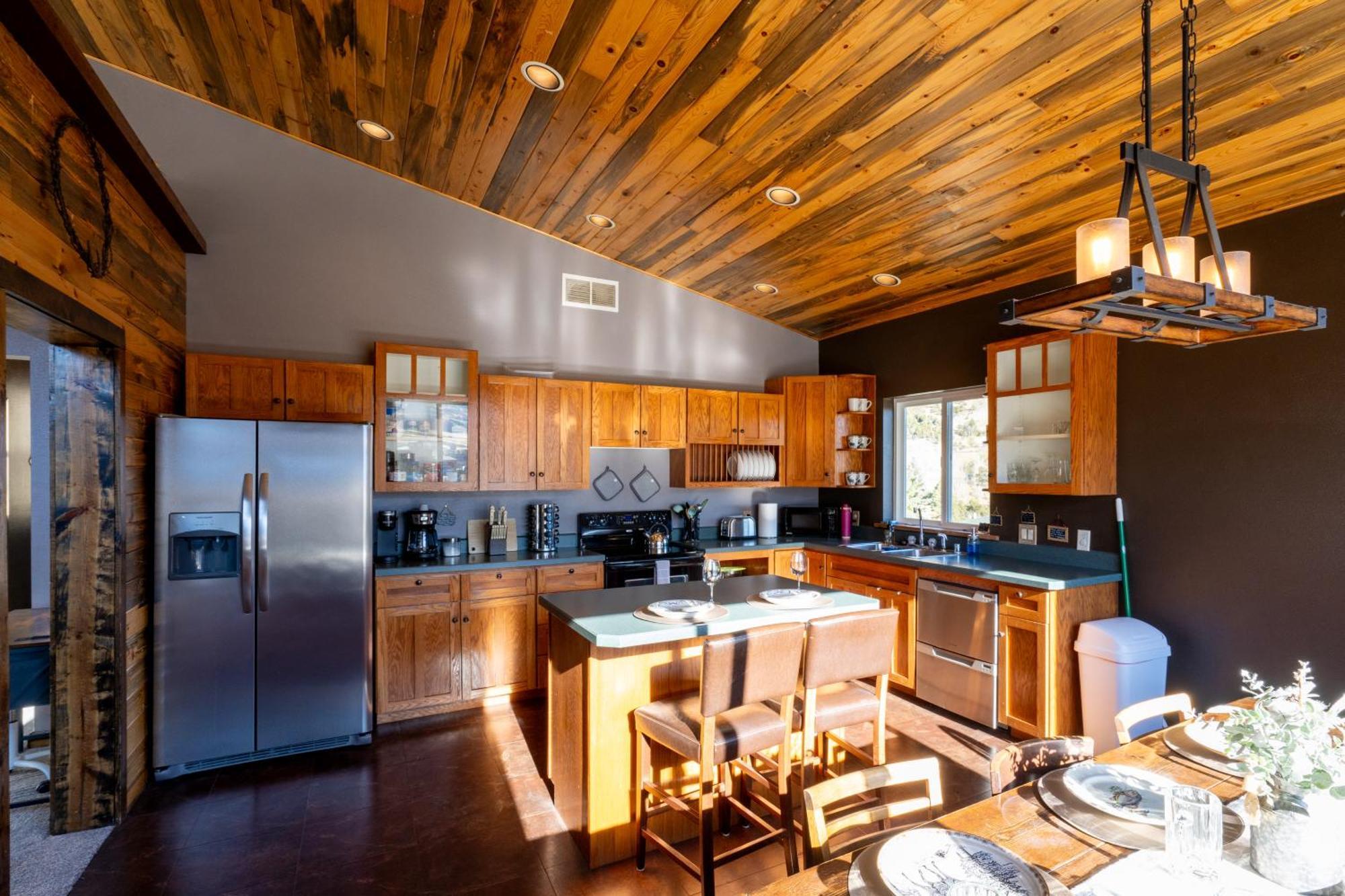 Bison Lodge - Lg Home - 2 Bedrooms - Less Than 5 Miles To Yellowstone North Entrance, Sleeps Up To 8 Gardiner Ngoại thất bức ảnh