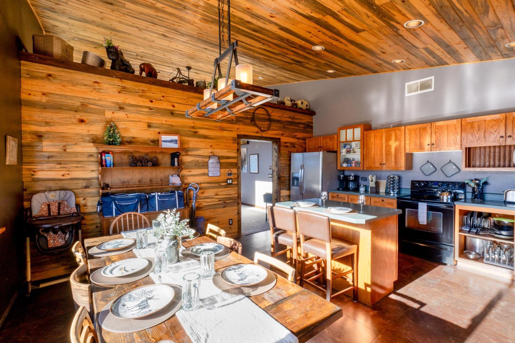 Bison Lodge - Lg Home - 2 Bedrooms - Less Than 5 Miles To Yellowstone North Entrance, Sleeps Up To 8 Gardiner Ngoại thất bức ảnh