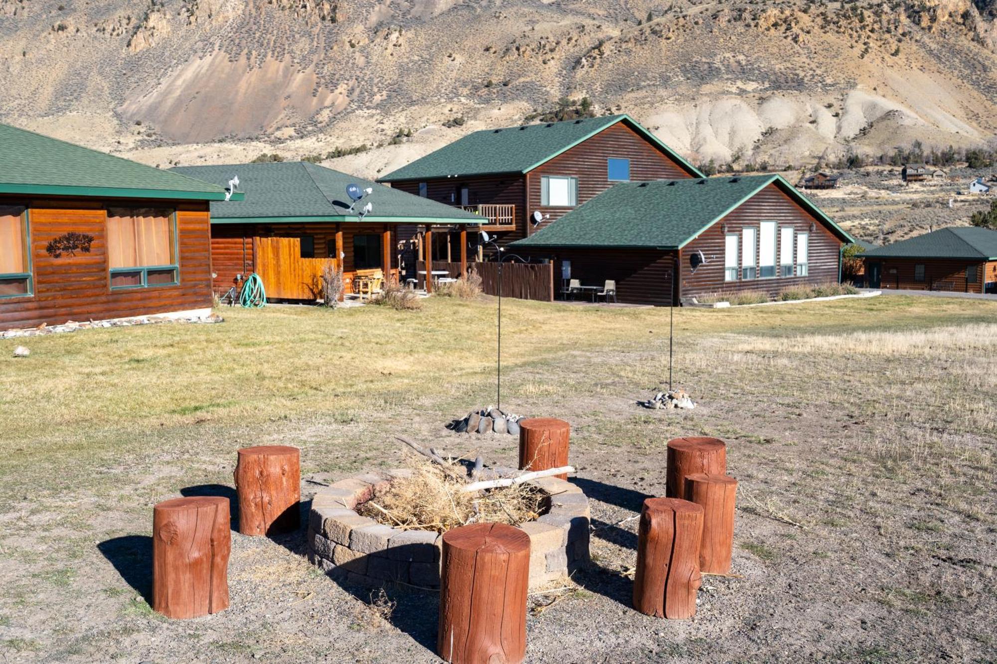 Bison Lodge - Lg Home - 2 Bedrooms - Less Than 5 Miles To Yellowstone North Entrance, Sleeps Up To 8 Gardiner Ngoại thất bức ảnh