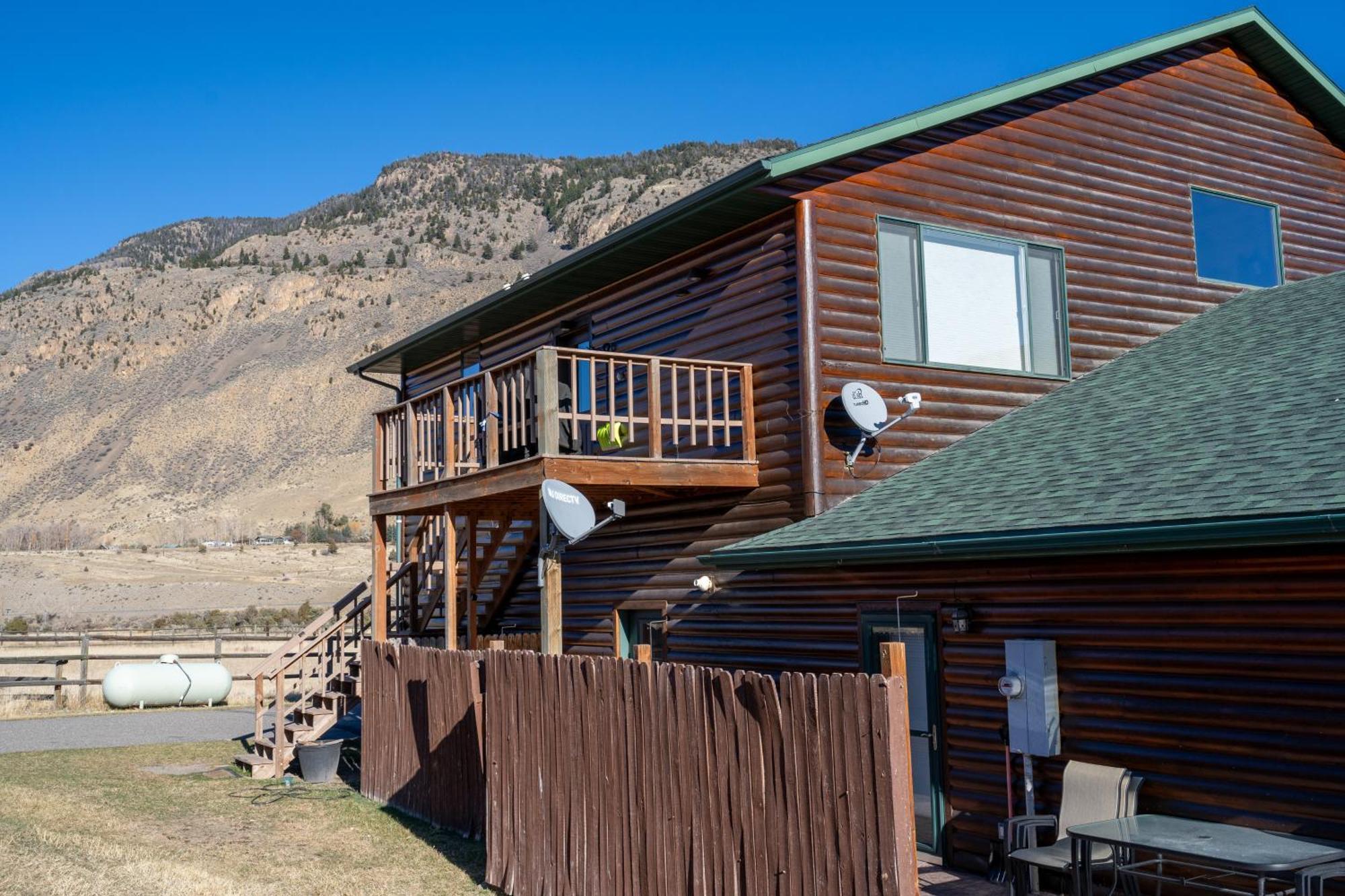 Bison Lodge - Lg Home - 2 Bedrooms - Less Than 5 Miles To Yellowstone North Entrance, Sleeps Up To 8 Gardiner Ngoại thất bức ảnh