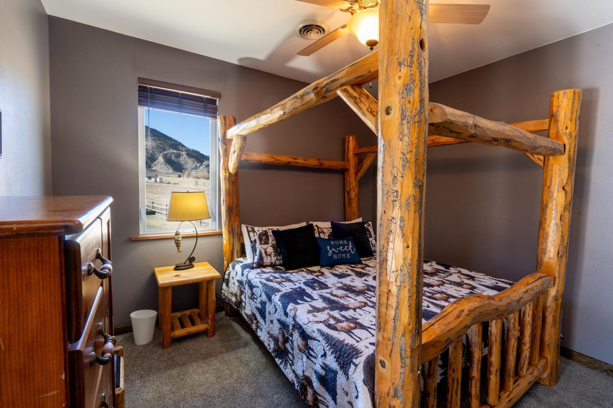 Bison Lodge - Lg Home - 2 Bedrooms - Less Than 5 Miles To Yellowstone North Entrance, Sleeps Up To 8 Gardiner Ngoại thất bức ảnh
