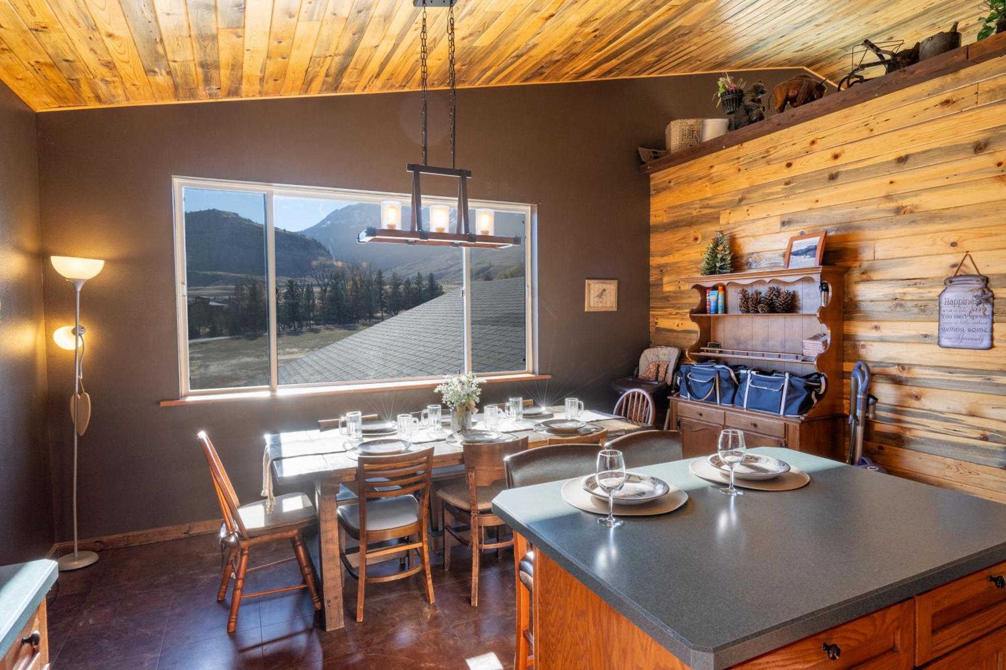 Bison Lodge - Lg Home - 2 Bedrooms - Less Than 5 Miles To Yellowstone North Entrance, Sleeps Up To 8 Gardiner Ngoại thất bức ảnh