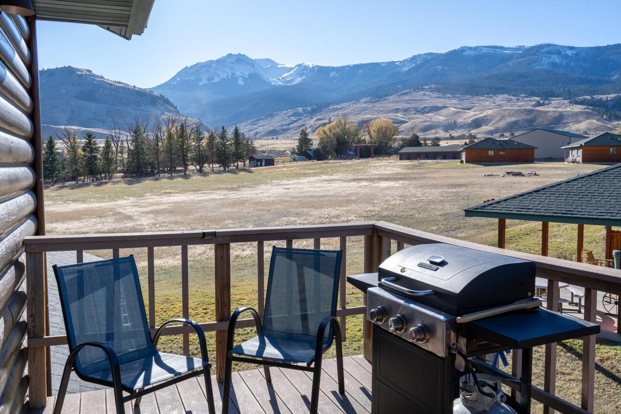 Bison Lodge - Lg Home - 2 Bedrooms - Less Than 5 Miles To Yellowstone North Entrance, Sleeps Up To 8 Gardiner Ngoại thất bức ảnh