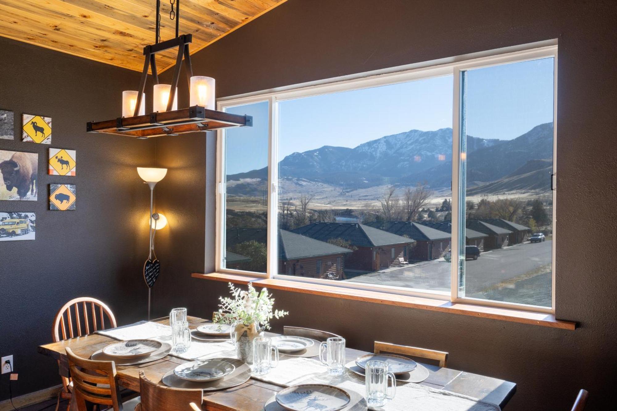 Bison Lodge - Lg Home - 2 Bedrooms - Less Than 5 Miles To Yellowstone North Entrance, Sleeps Up To 8 Gardiner Ngoại thất bức ảnh