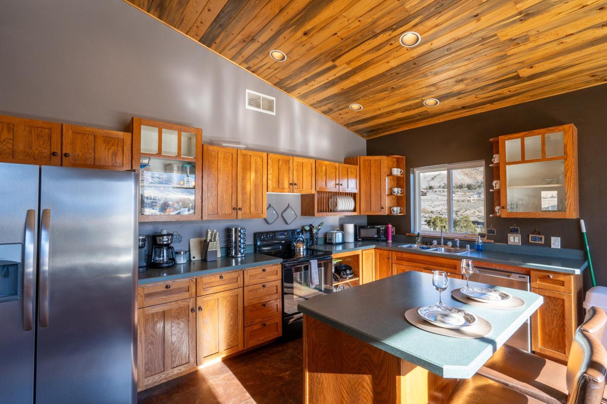 Bison Lodge - Lg Home - 2 Bedrooms - Less Than 5 Miles To Yellowstone North Entrance, Sleeps Up To 8 Gardiner Ngoại thất bức ảnh