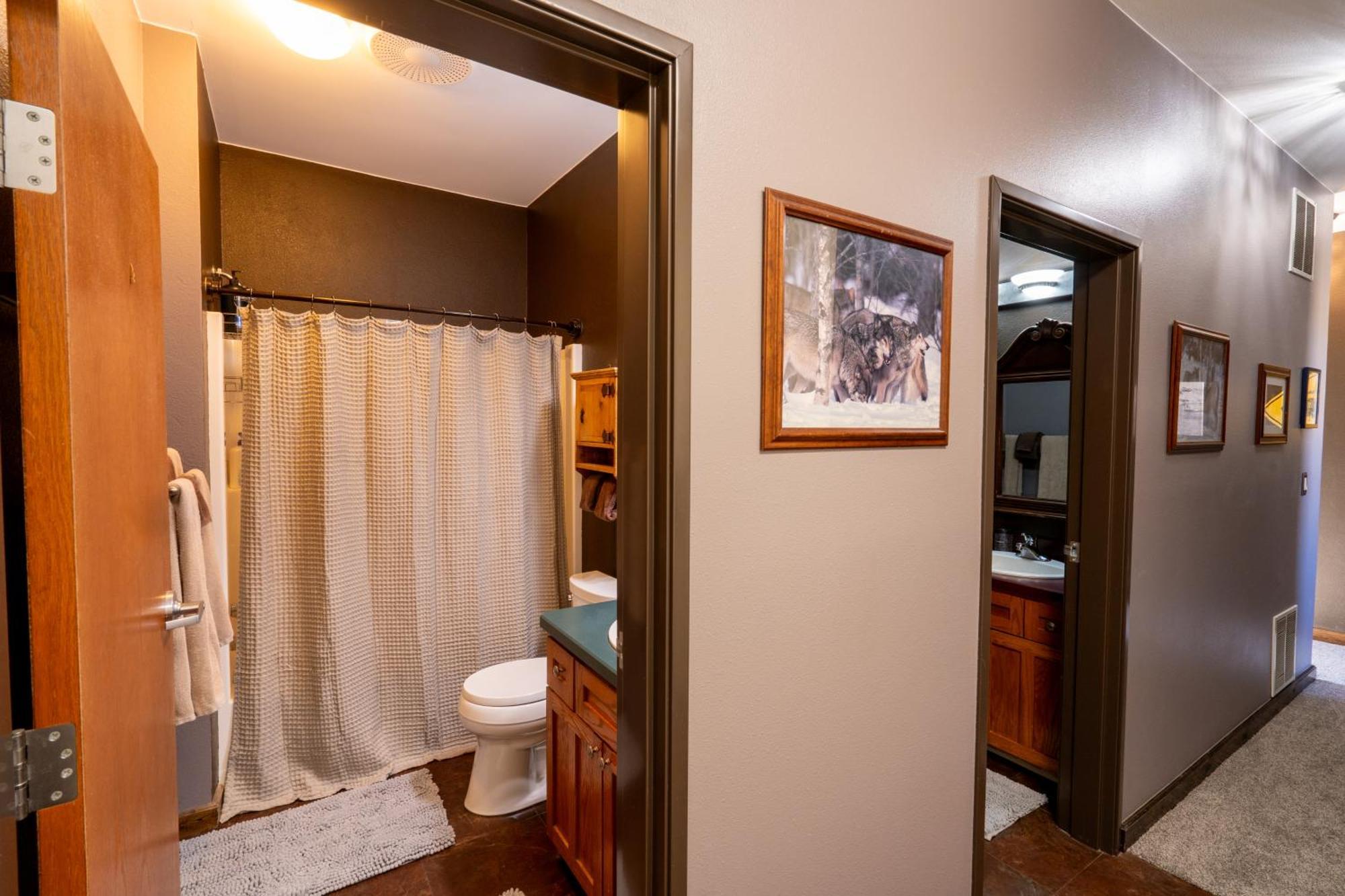 Bison Lodge - Lg Home - 2 Bedrooms - Less Than 5 Miles To Yellowstone North Entrance, Sleeps Up To 8 Gardiner Ngoại thất bức ảnh