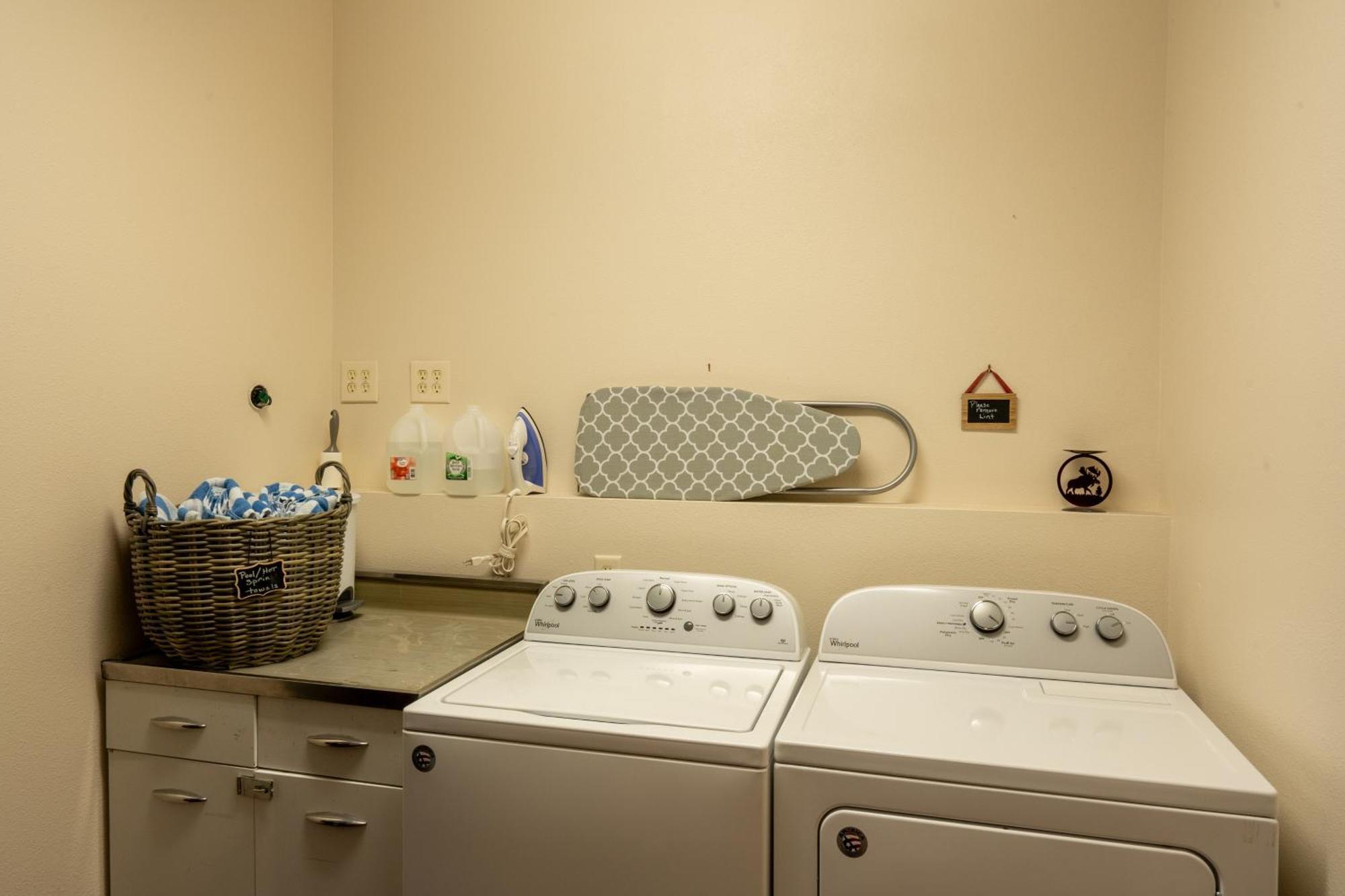 Bison Lodge - Lg Home - 2 Bedrooms - Less Than 5 Miles To Yellowstone North Entrance, Sleeps Up To 8 Gardiner Ngoại thất bức ảnh