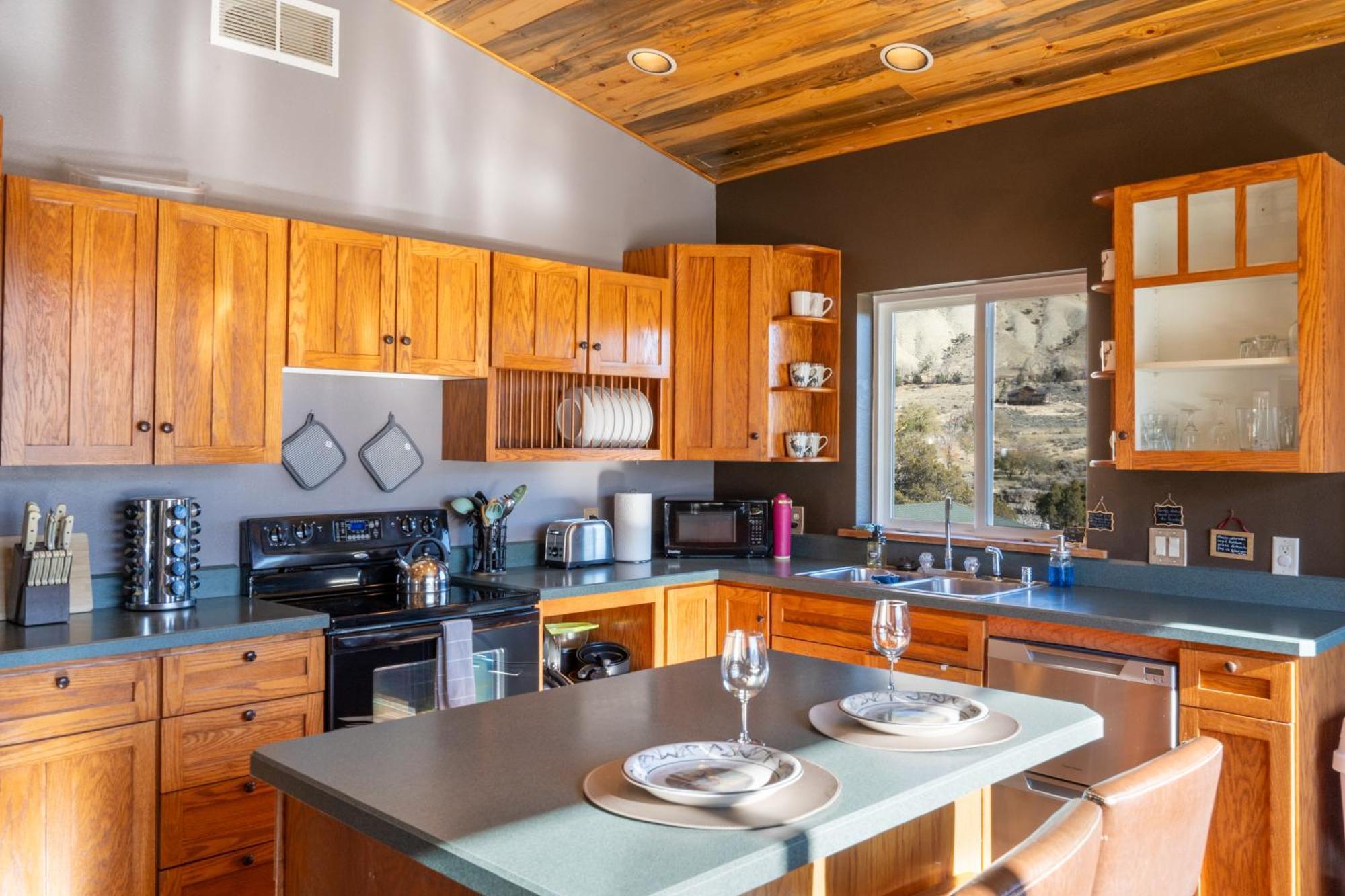 Bison Lodge - Lg Home - 2 Bedrooms - Less Than 5 Miles To Yellowstone North Entrance, Sleeps Up To 8 Gardiner Ngoại thất bức ảnh