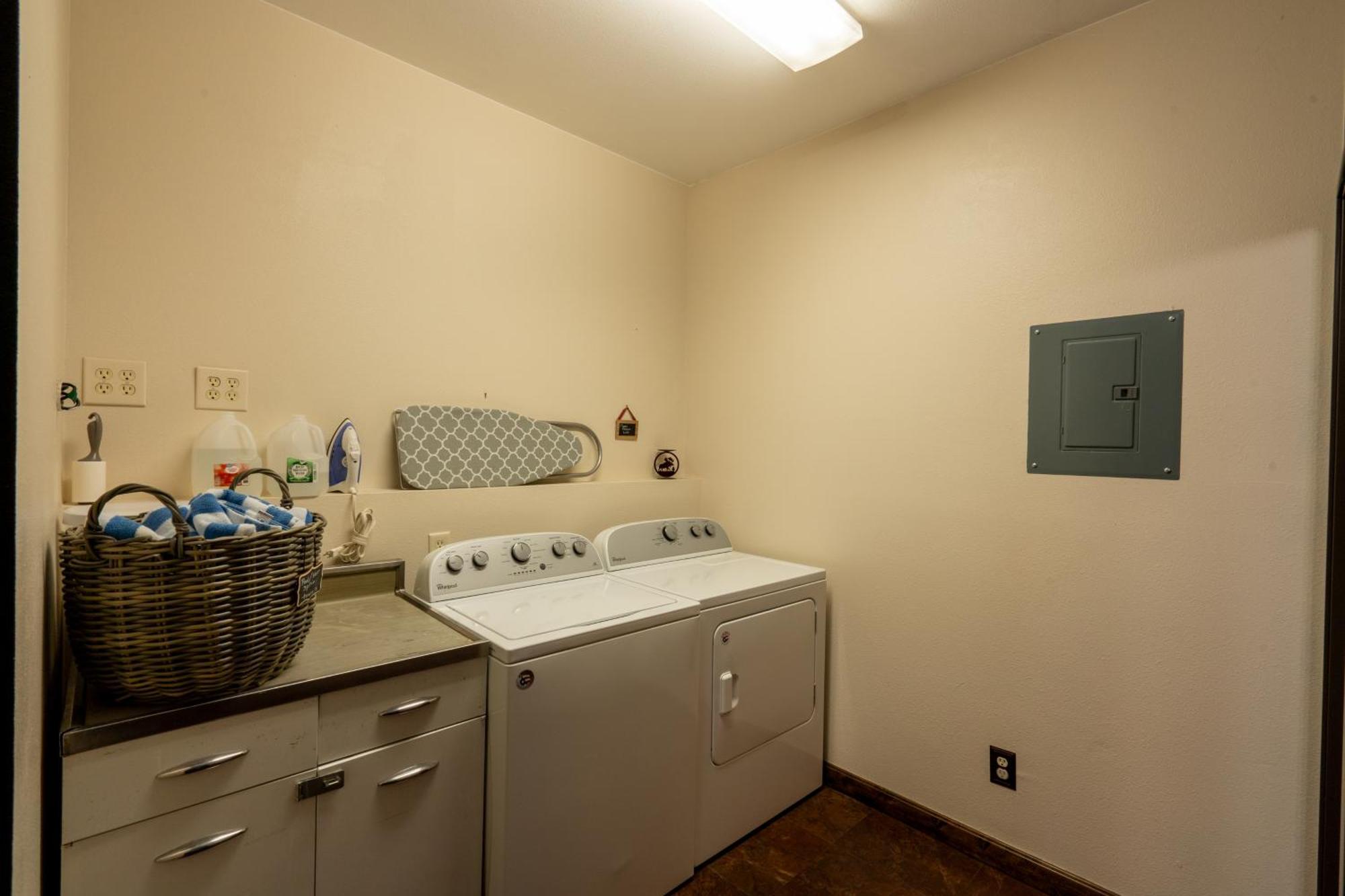 Bison Lodge - Lg Home - 2 Bedrooms - Less Than 5 Miles To Yellowstone North Entrance, Sleeps Up To 8 Gardiner Ngoại thất bức ảnh