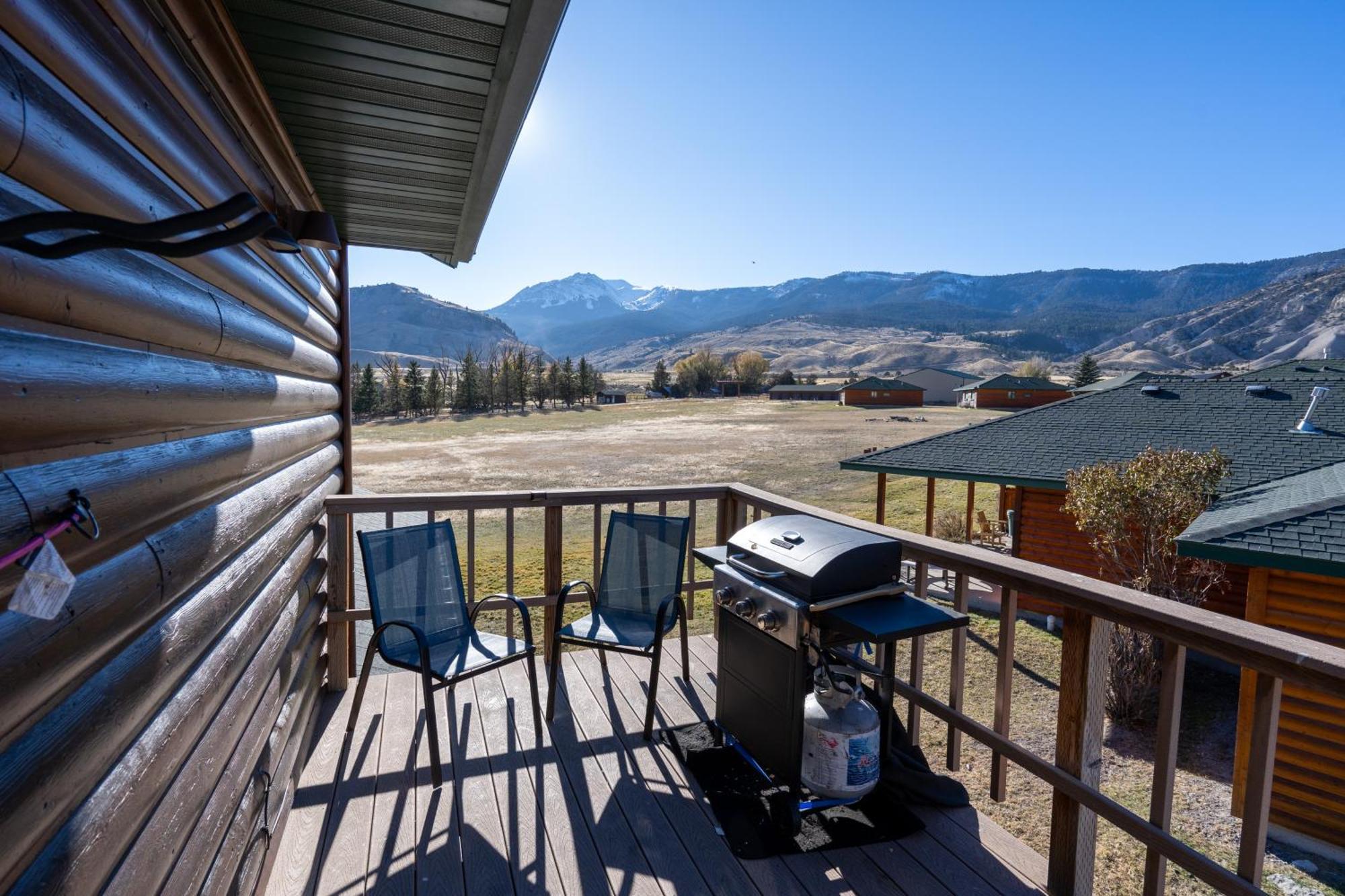 Bison Lodge - Lg Home - 2 Bedrooms - Less Than 5 Miles To Yellowstone North Entrance, Sleeps Up To 8 Gardiner Ngoại thất bức ảnh