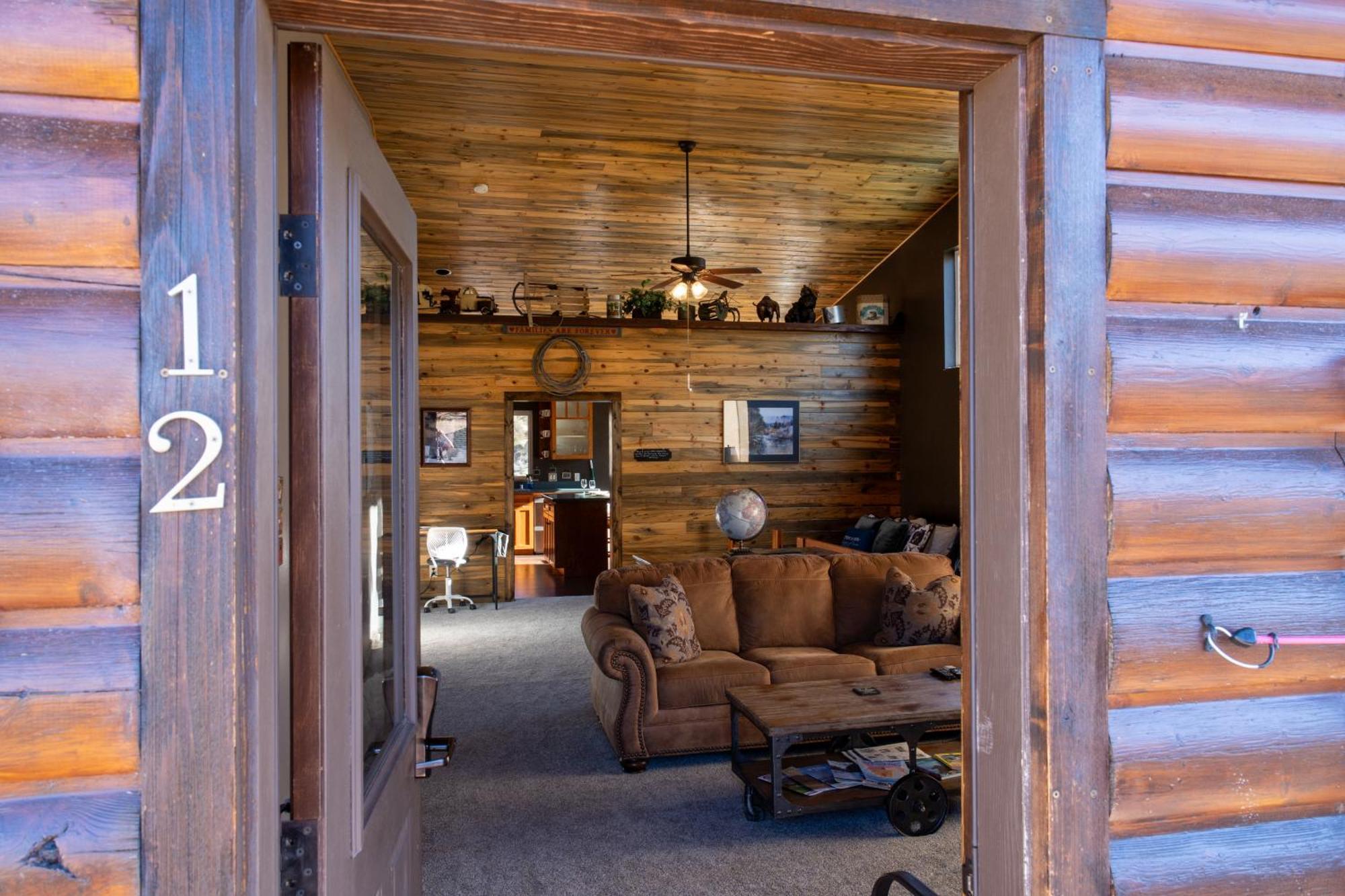 Bison Lodge - Lg Home - 2 Bedrooms - Less Than 5 Miles To Yellowstone North Entrance, Sleeps Up To 8 Gardiner Ngoại thất bức ảnh